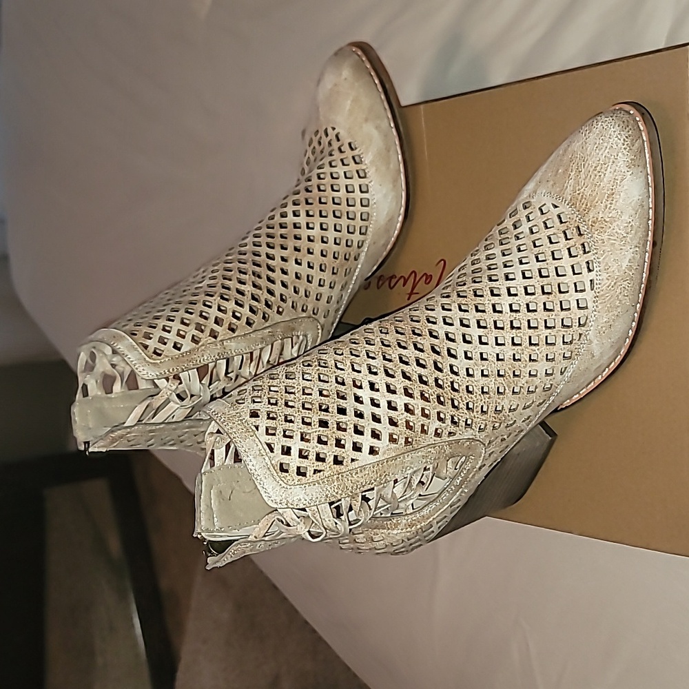 Beautiful Tan & Cream women ankle boots